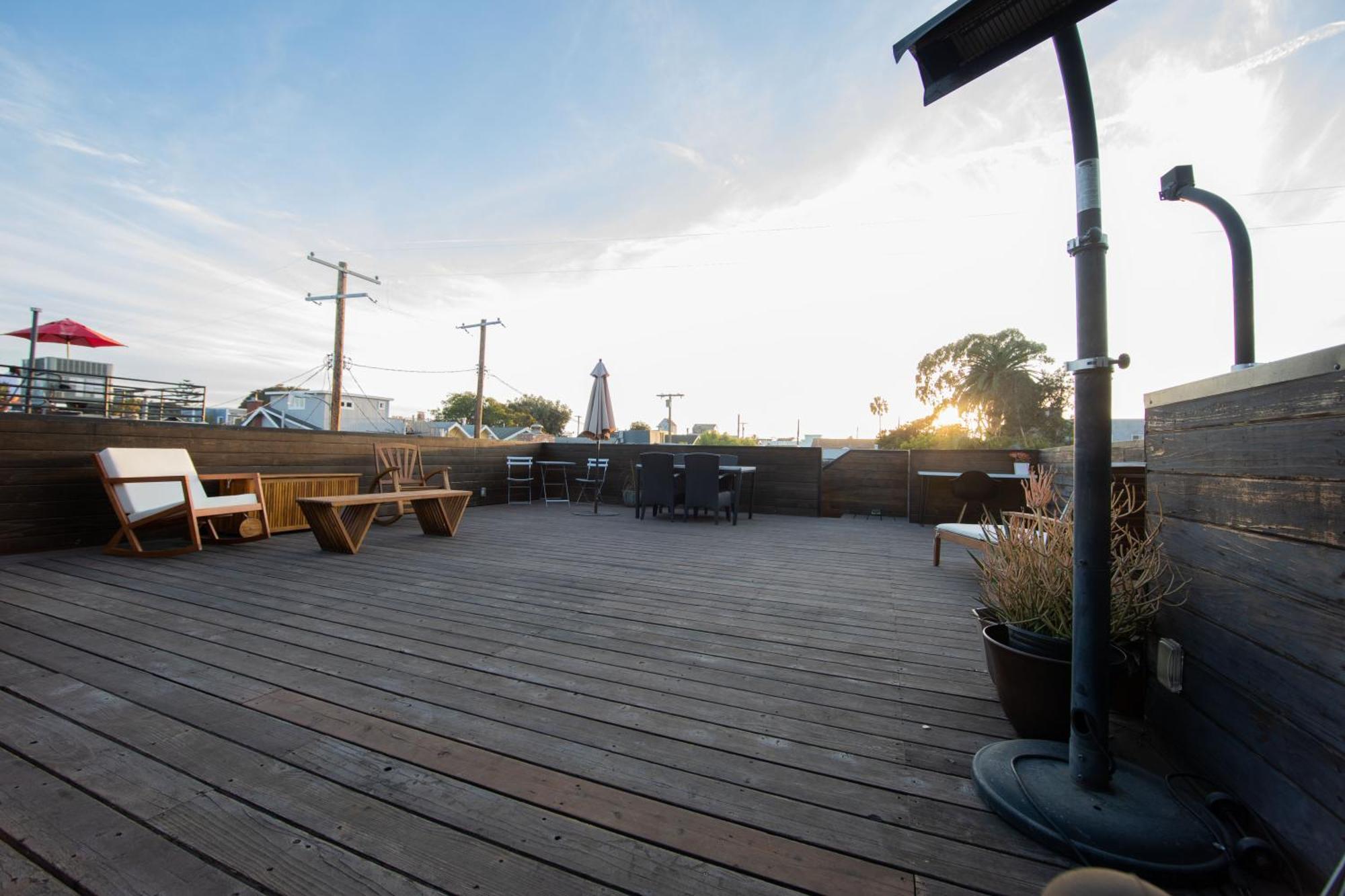Venice Beach Studio With Large Private Patio Steps To The Beach Los Angeles Exterior photo