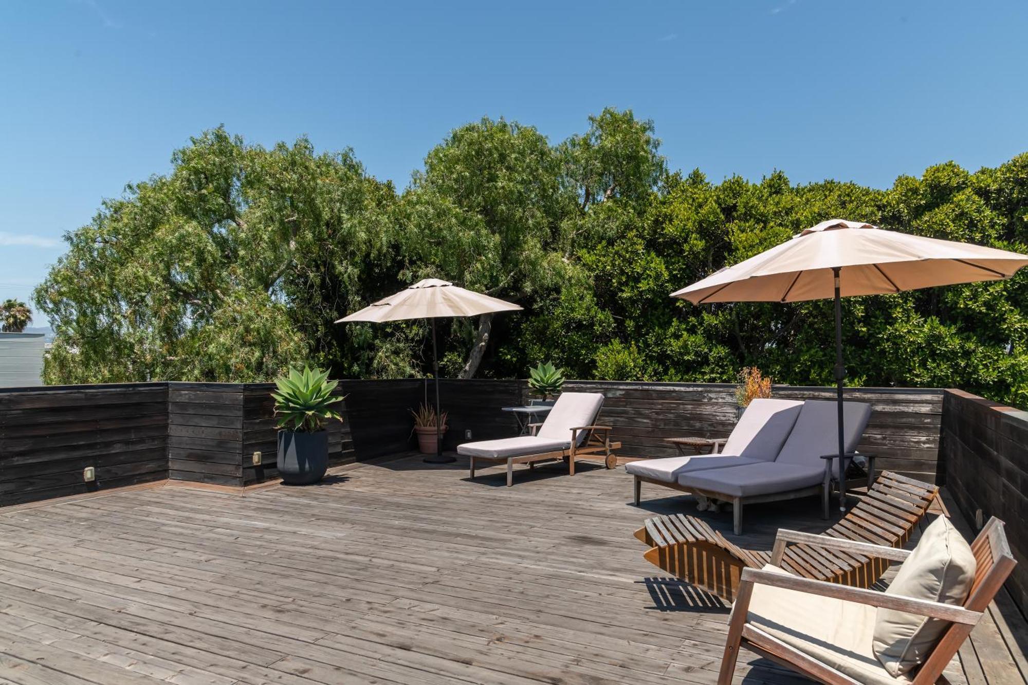 Venice Beach Studio With Large Private Patio Steps To The Beach Los Angeles Exterior photo