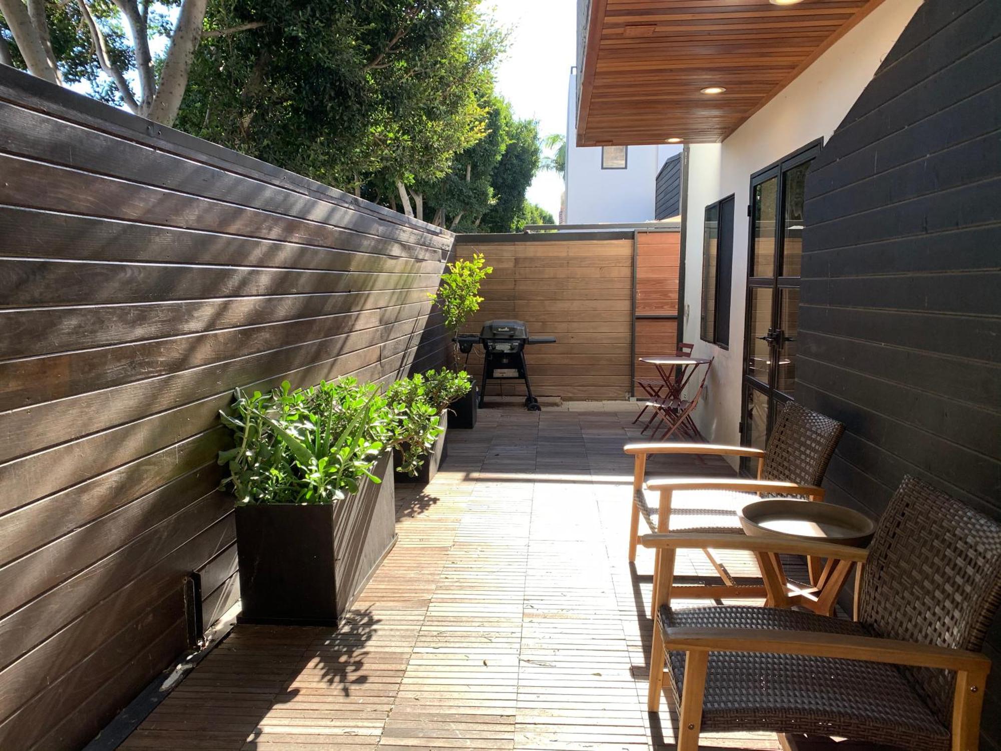 Venice Beach Studio With Large Private Patio Steps To The Beach Los Angeles Exterior photo