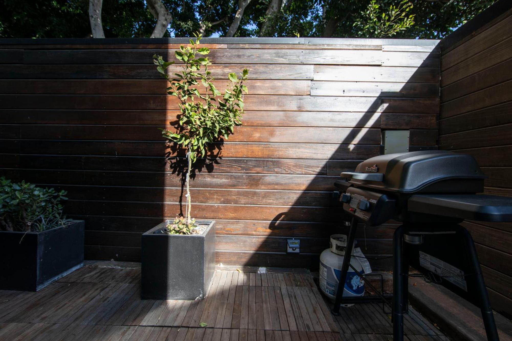 Venice Beach Studio With Large Private Patio Steps To The Beach Los Angeles Exterior photo
