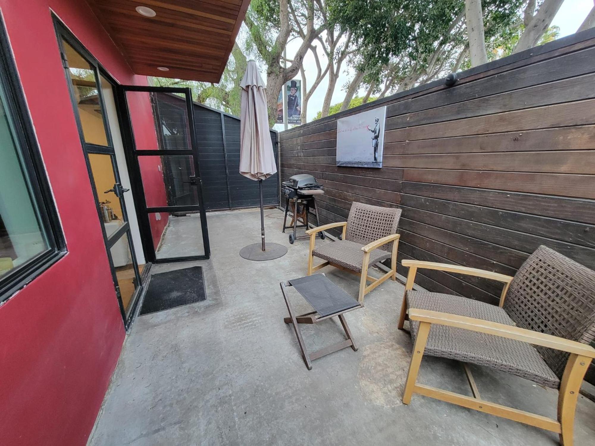 Venice Beach Studio With Large Private Patio Steps To The Beach Los Angeles Exterior photo
