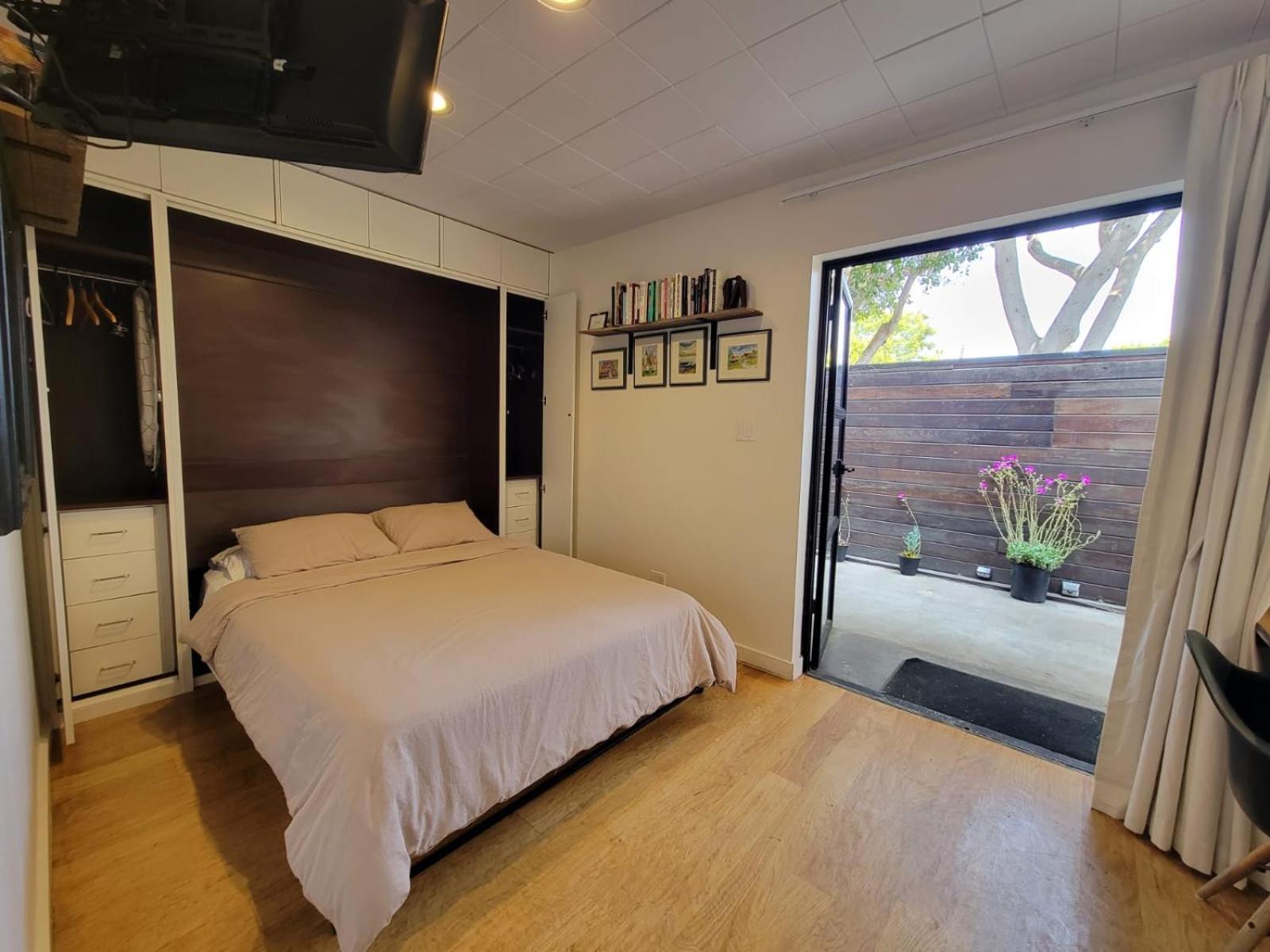 Venice Beach Studio With Large Private Patio Steps To The Beach Los Angeles Exterior photo